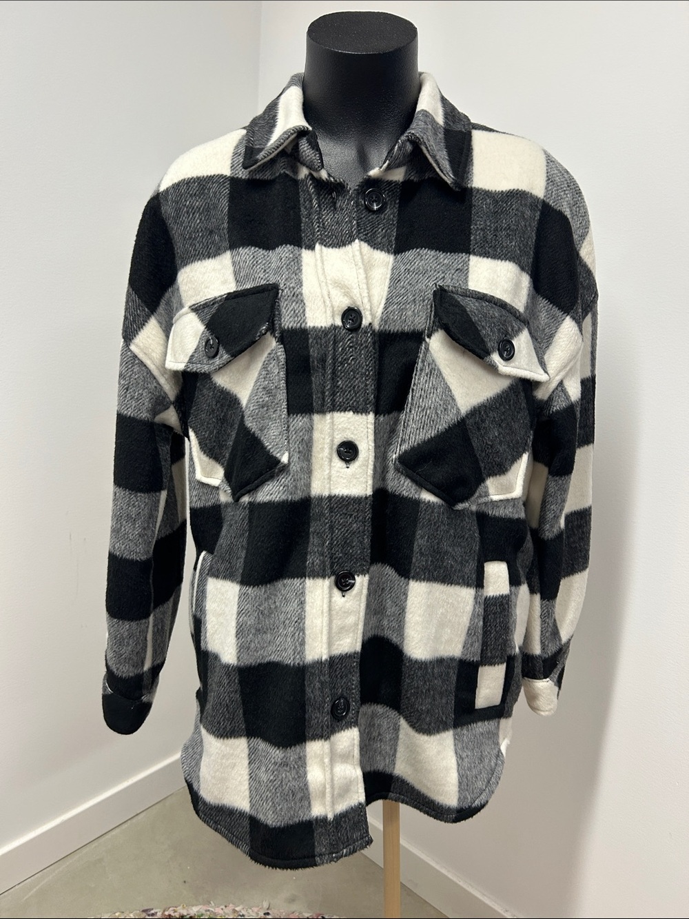 SO Plaid Oversized Shirt Jacket Shacket Medium Black White Buffalo Check